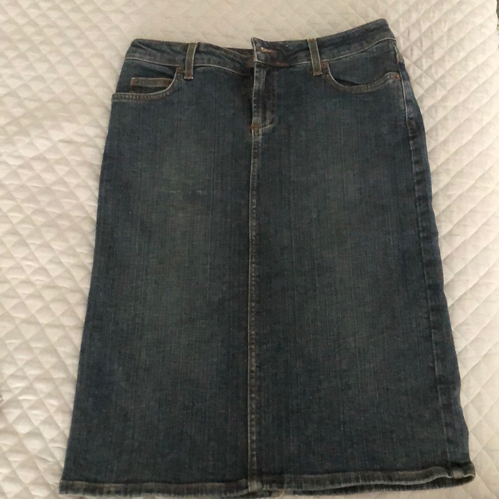 BEAUTIFUL JEAN/DENIM KNEE LENGTH SKIRT SIZE 6